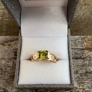 Ladies Gold / Diamond / Peridot Ring